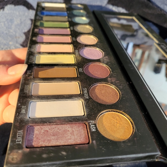 “Metal Matte” Eyeshadow Palette — Kat von d - Picture 4 of 5